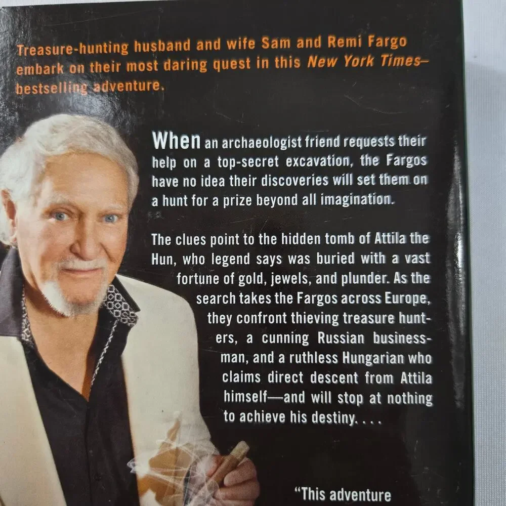 Clive Cussler Paperback Books - The Tombs and The Pharaoh's Secret